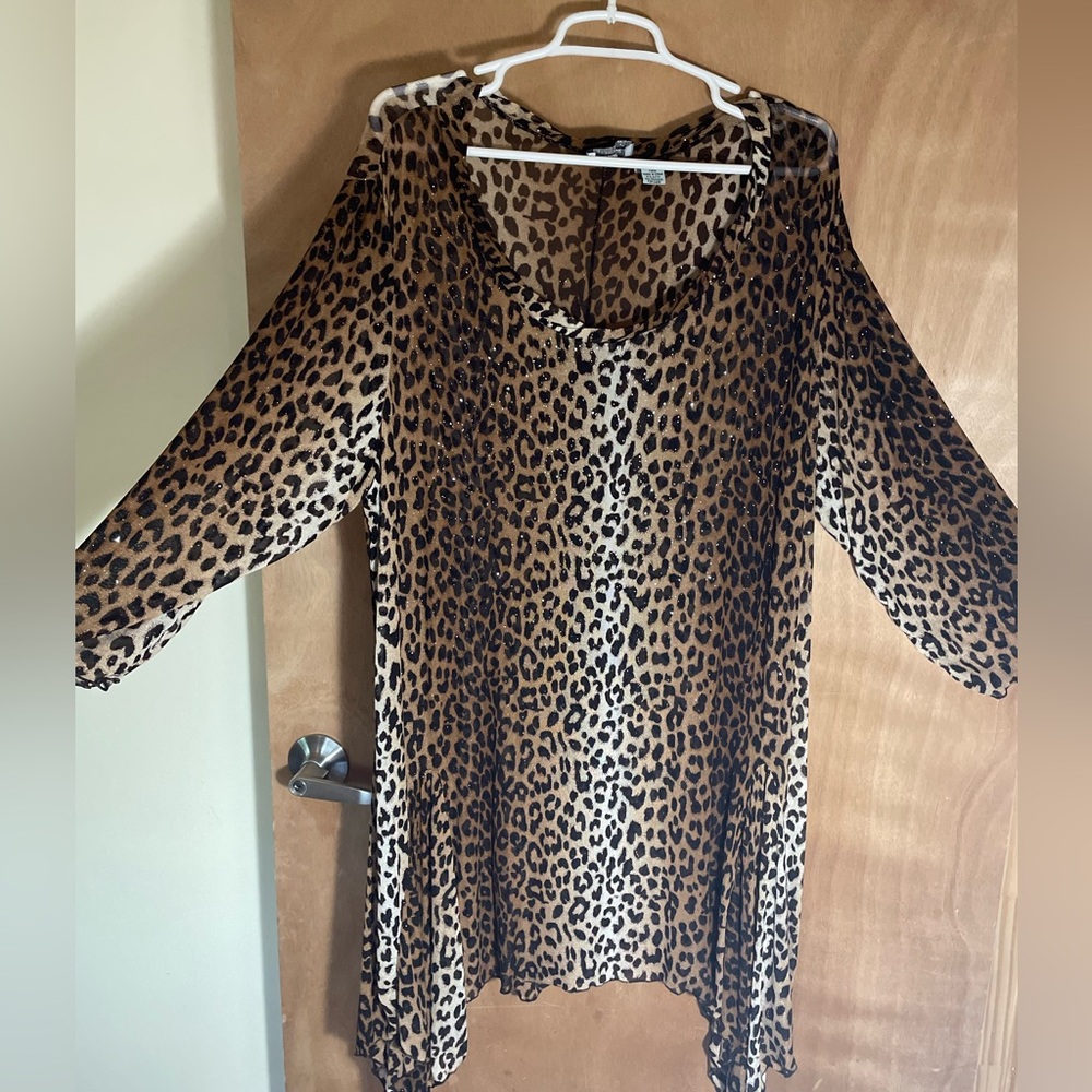 Sparkly cheetah top! Really comfortable. ✨ 🐆